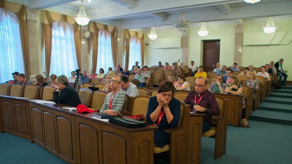 Сргей Соседов второй справа в первом ряду. Фото Сергея Серебро