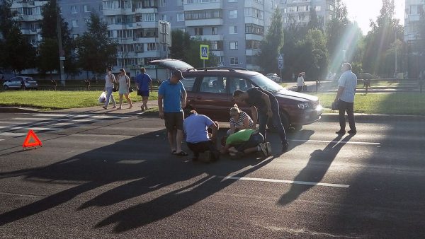 В Витебске минивэн сбил двух детей, перебегавших дорогу по пешеходному переходу. Фото vk.com/typical_vitebsk