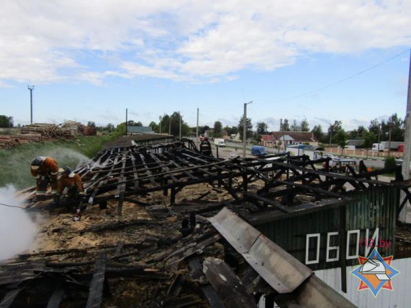 Пожар рынка «Матеши» на улице Чуйкова в Лепеле. Фото МЧС