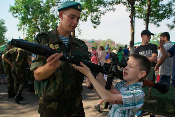 Празднование Дня десантника в Витебске вернули в расположение 103-й ОВДБР. Фото Сергея Серебро