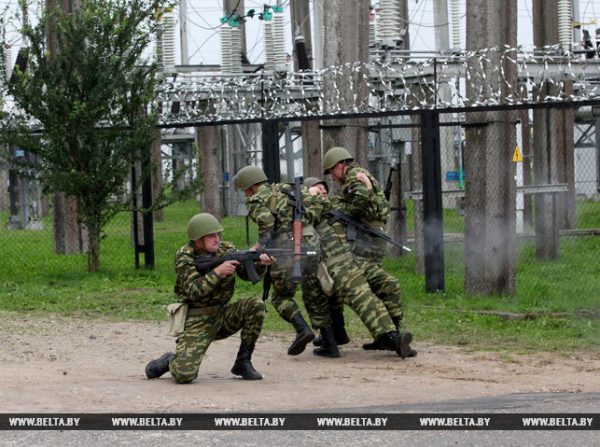 Практические маневры учения по территориальной обороне прошли на территории Глубокского района с участием председателей рай- и горисполкомов области. Фото Александра Хитрова / БелТА