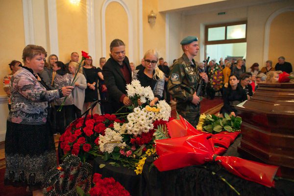 Цветы от дуэта Александра и Константин. Фото Сергея Серебро