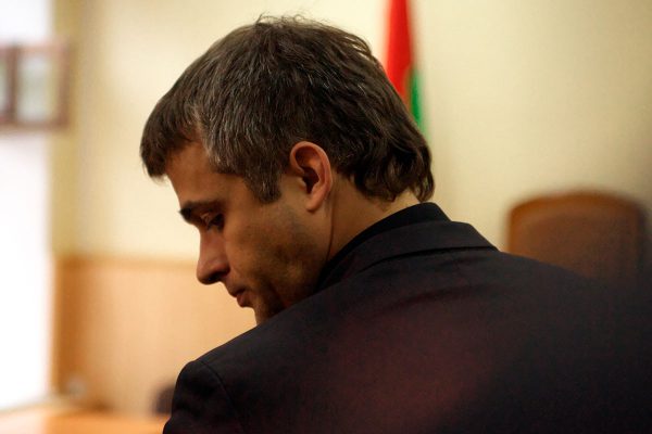 Олег Степанов, муж подсудимой, в зале суда. Фото Сергея Серебро