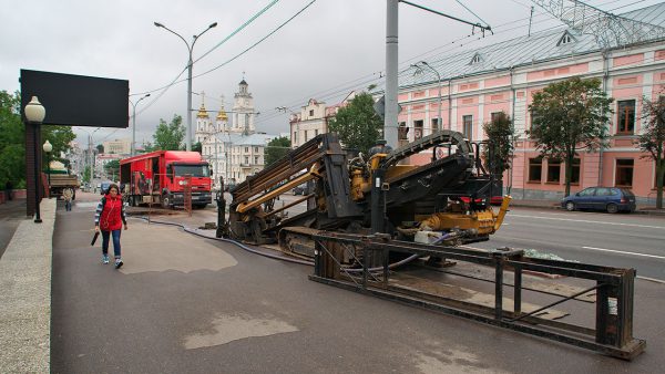 Буравая ўстаноўка на вуліцы леніна ў Віцебску. Фота Сержука Серабро