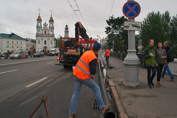 У Віцебску недалёка ад месца, дзе быў касцёл св. Антонія, пракладаюць трубаправод. Фота Сержука Серабро