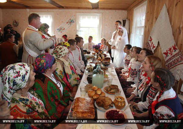 Областной праздник-конкурс свадебных обрядов "Вялiкая вясельнiца - 2017" в Ушачах. Фото Александра Хитрова / БелТА