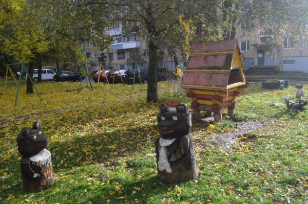 Малые архитектурные формы в микрорайоне Юг-4 в Витебске. Фото Евгения Карпаса