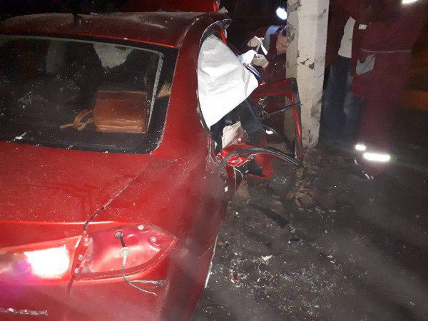 В Орше «Mitsubishi Lancer» врезался в фонарный столб, пассажир в больнице. Фото ГАИ