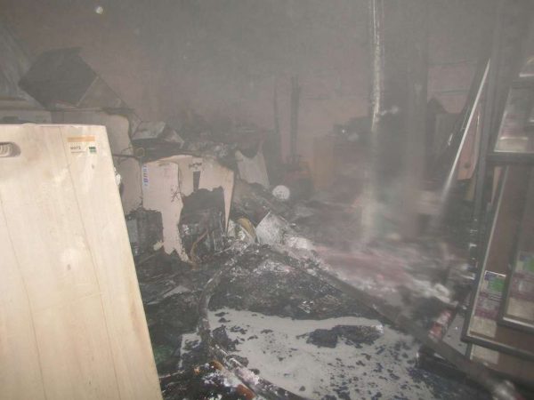 Пожар на улице Гагарина: горел магазин «Мир ламината». Фото МЧС