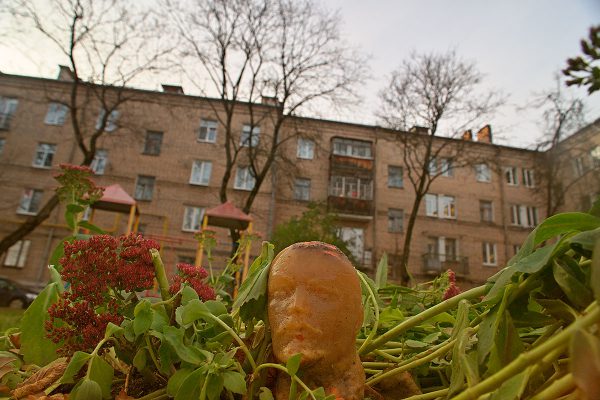 Ленин из холодца с гарниром из цветов. Фото Сергея Серебро