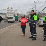 Не нарушил — получи: МТС и ГАИ роздали в Витебске добросовестным водителям полсотни беспроводных гарнитур