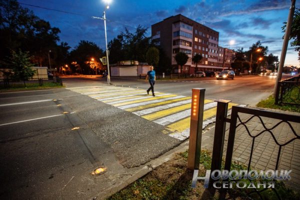 Пешеходный переход в районе «Универсама №26» оснастили световой сигнализацией. Фото Анны Ободовой / «Новополоцк сегодня»