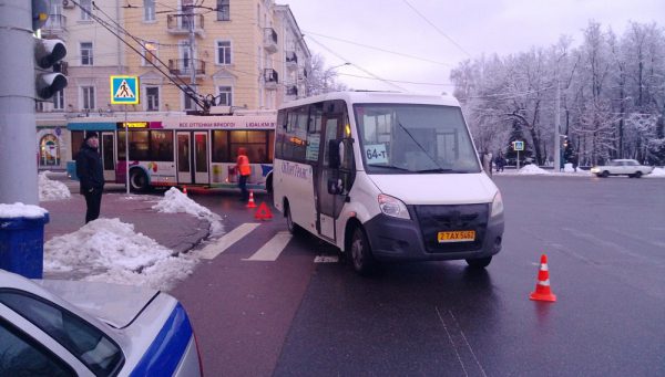 В Витебске маршрутка сбила на пешеходном переходе школьницу. Фото ГАИ