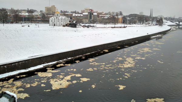 По Двине в Витебске плыл желто-бурый лёд. Courtesy Photo