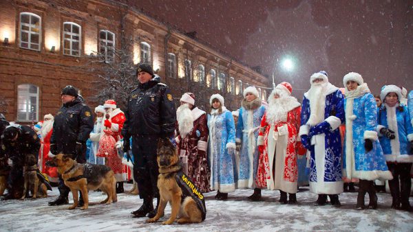 Парад Дедов Морозов в Витебске. Фото Сергея Серебро