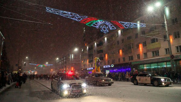 Парад Дедов Морозов в Витебске. Фото Сергея Серебро