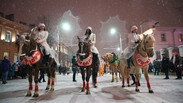 Парад Дедов Морозов в Витебске. Фото Сергея Серебро