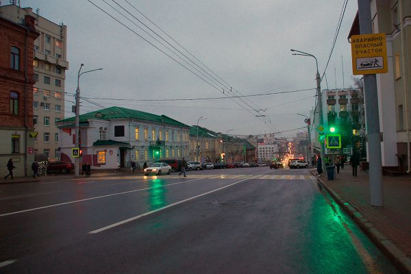 В Витебске на перекрестке улиц Ленина и Шагала появился новый светофор. Фото Сергея Серебро