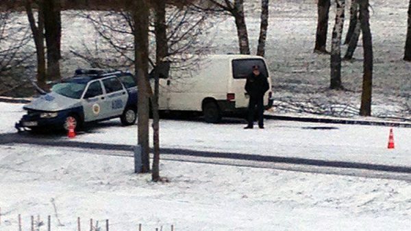 В Новополоцке с микроавтобусом столкнулся автомобиль Департамента охраны МВД. Фото vk.com/gorodadva