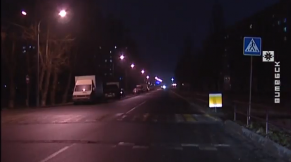 На пешеходных переходах в Витебске начали размещать светоотражающие щиты для подсветки пешеходов