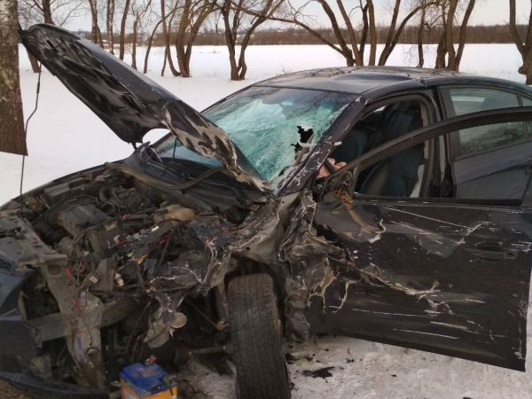 На автодороге Витебск — Сураж столкнулись две легковушки, водители в больнице. Фото ГАИ