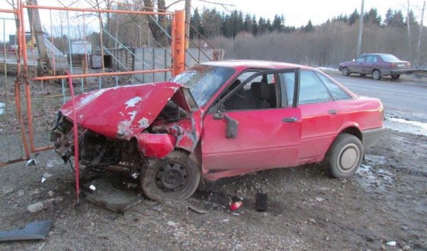 «Audi 80» на которой был совершен наезд на пешехода в Воропаево. Фото УГКСЭ по Витебской области