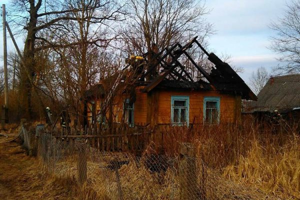 В Поставском районе соседи спасли 83-летнюю бабушку. Фото МЧС