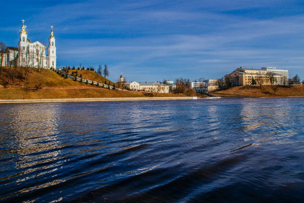 На Двине в Витебске начался паводок, уровень воды достиг 520 сантиметров относительно 0 поста. Фото Сергея Серебро