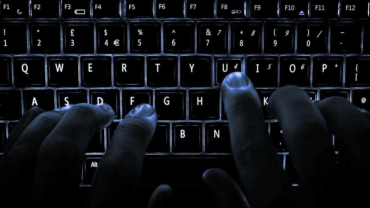 Хакер, клавиатура. Фото Colin / wikimedia.org
