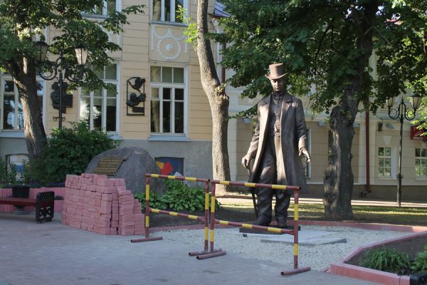 В Витебске поставили памятник Фёдору Махнову. Фото Юрия Шепелева