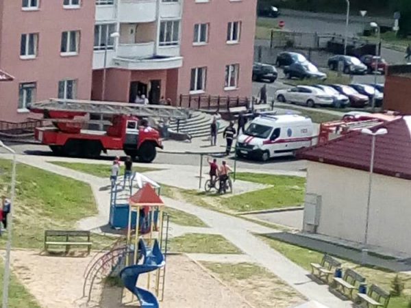 В Витебске школьник упал с балкона, мальчика доставили в больницу, но он умер в реанимации. Фото vk.com/typical_vitebsk