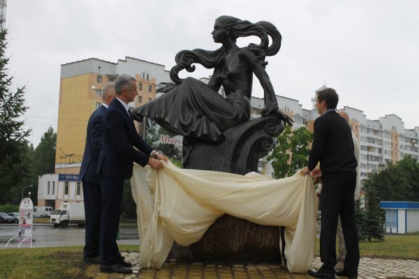 Открытие монументально-декоративной скульптуры «Лучоса» . Фото Юрия Шепелева