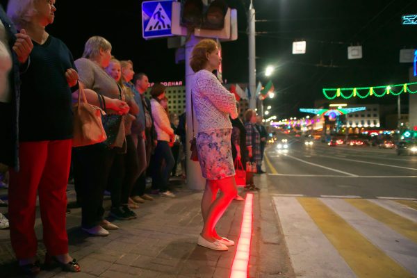 Светодиодный пешеходный переход появился в Витебске. Фото Сергея Серебро