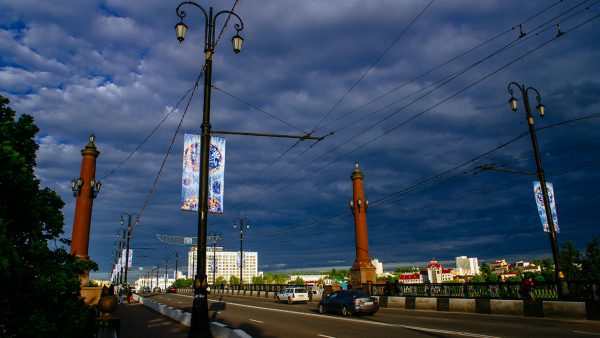 Витебск начали украшать к «Славянскому базару». Фото Сергея Серебро