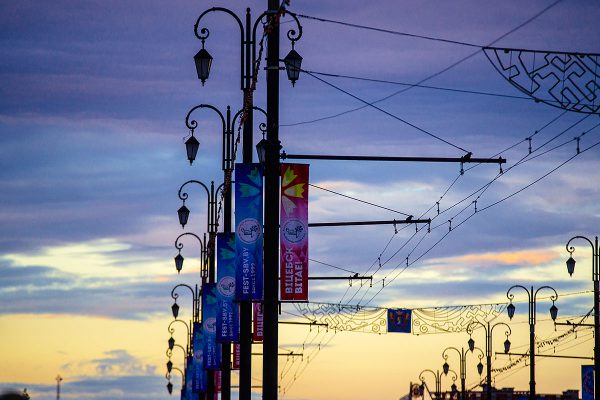 Баннеры «Славянского базара в Витебске» на Кировском моту заменили после заметки «ННВ». Фото Сергея Серебро