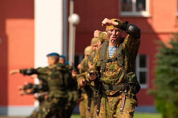 В День ВДВ торжества прошли в расположении 103-й ОВДБР. Фото Сергея Серебро