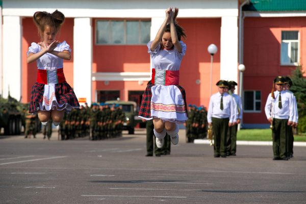 В День ВДВ торжества прошли в расположении 103-й ОВДБР. Фото Сергея Серебро