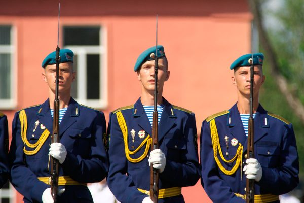 В День ВДВ торжества прошли в расположении 103-й ОВДБР. Фото Сергея Серебро