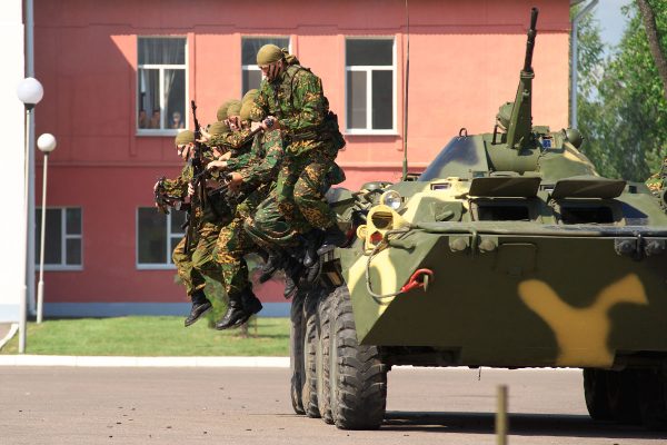 В День ВДВ торжества прошли в расположении 103-й ОВДБР. Фото Сергея Серебро