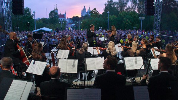 Open-air «Классика у ратуши с velcom» в Витебске. Фото Сергея Серебро