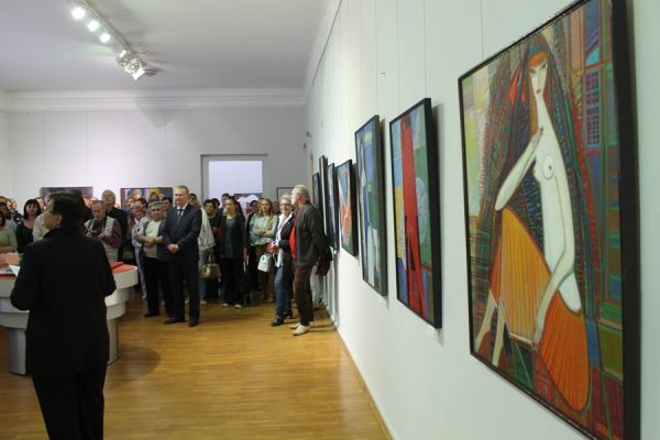 Выставка живописи художника-модерниста Олега Сковородко открылась в Витебске. Фото Юрия Шепелева