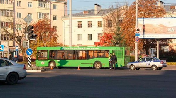 В Витебске автобус сбил на переходе женщину прямо напротив здания управления внутренних дел. Фото ГАИ
