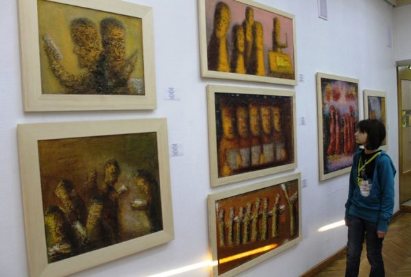Выставка авангардистов Израиля и Матвея Басовых открылась в Витебске. Фото Юрия Шепелева