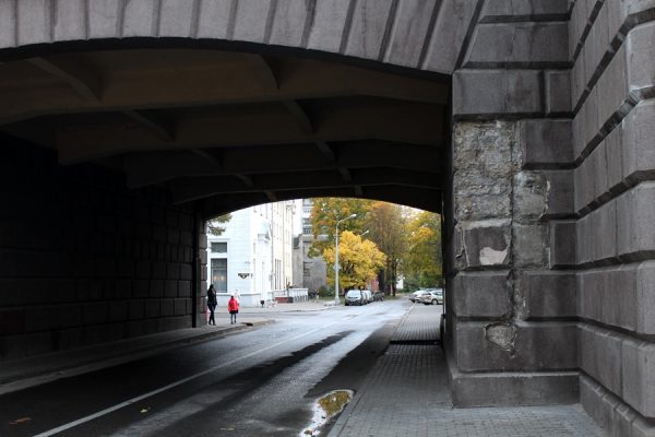  В Витебске начались работы по заделке трещины на Кировском мосту. Фото Юрия Шепелева