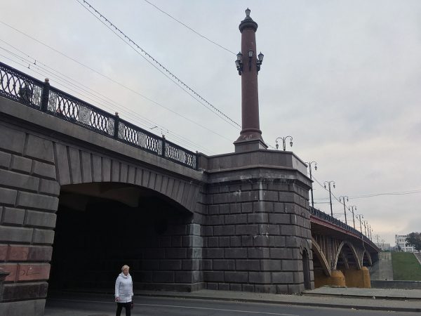 На Кировском мосту отремонтировали место, где отвалился кусок отделки. Фото Сергея Серебро