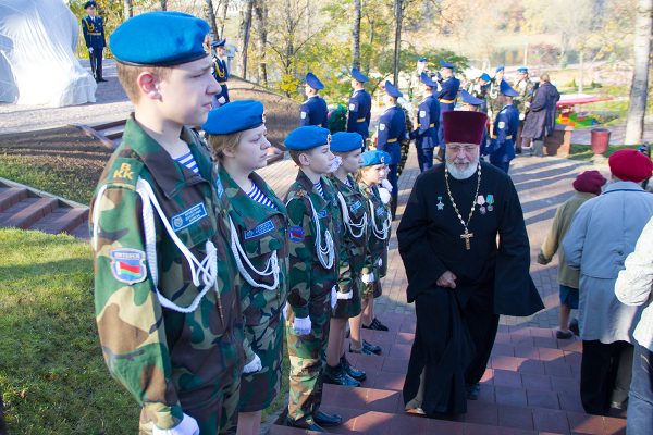 В парке Победителей в Витебске открыли памятник десантникам. Фото Игоря Матвеева