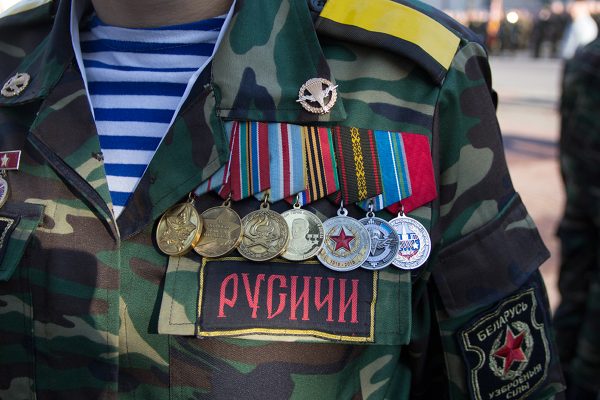 В парке Победителей в Витебске открыли памятник десантникам. Фото Игоря Матвеева