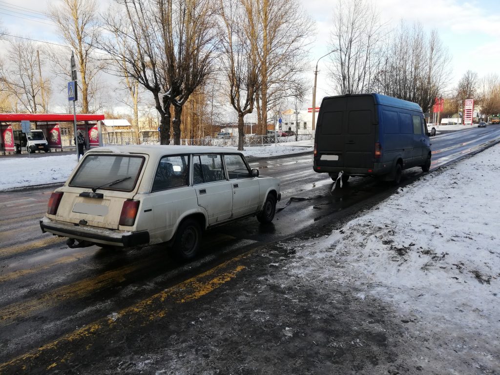 В тяжелом состоянии находится парень, споткнувшийся о трос буксируемого  автомобиля на улице Гагарина. Возбуждено уголовное дело | Народные новости  Витебска