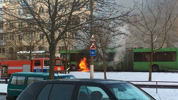 В Витебске загорелся городской автобус. Фото Сергея Воронова / vk.com/typical_vitebsk