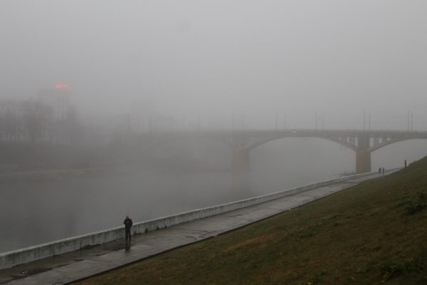 Осенний плотный туман окутал Витебск в субботу, 3 ноября. Фото Юрия Шепелева